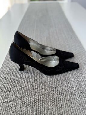 Vintage 90s Anne Klein Black Embroidered Pointed Toe D’Orsay Kitten Heels Sz 9.5